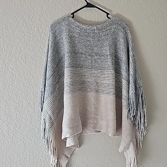 Mud pie gray and tan neutral fringe poncho - Picture 2 of 5